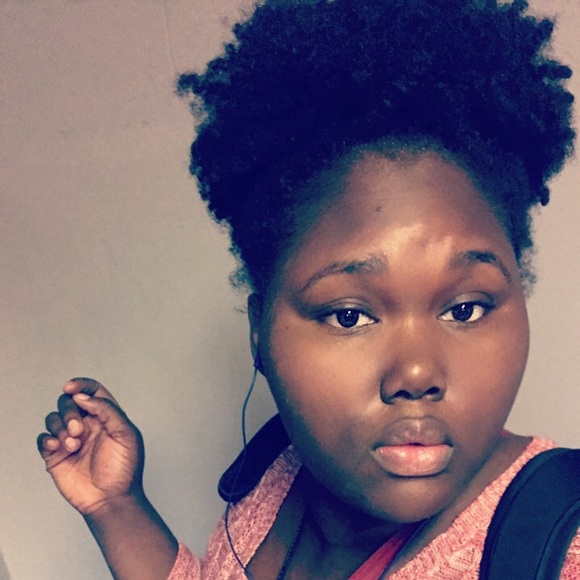 Meet your Posher, Ebonie - Picture 1 of 1